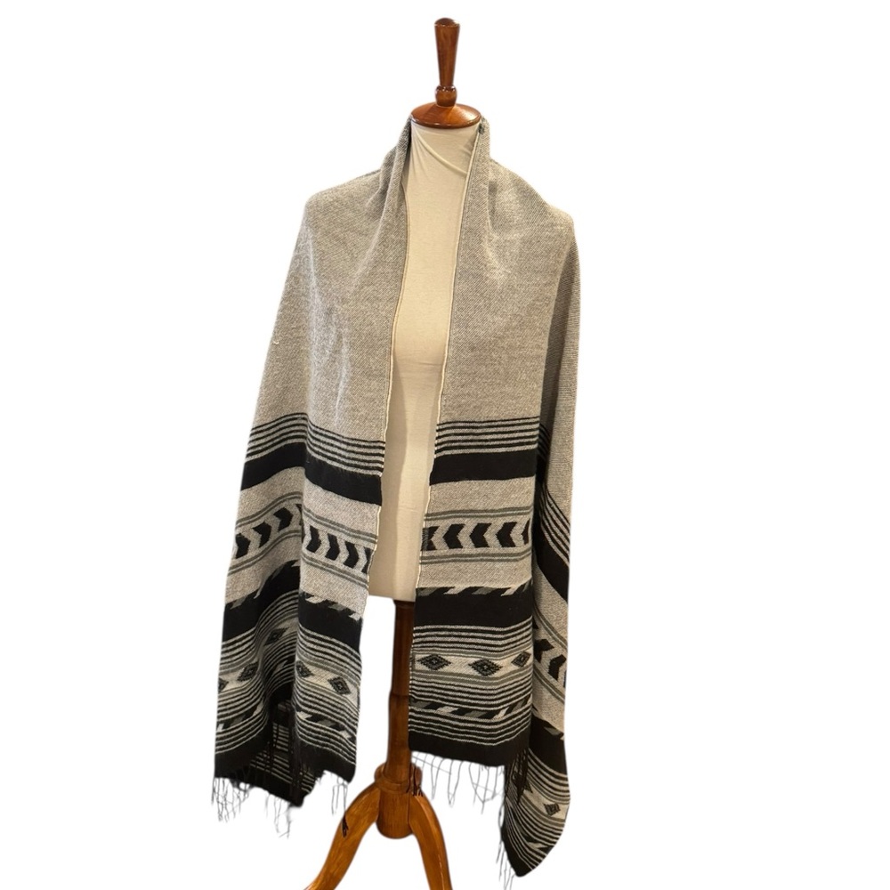 Elegant Gray and Black Patterned Throw /oversized… - image 1